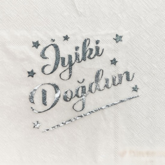 Toptan İyiki Doğdun Beyaz Gümüş Varaklı Peçete (16 Adet) Toptan İyiki Doğdun Beyaz Gümüş Varaklı Peçete (16 Adet)