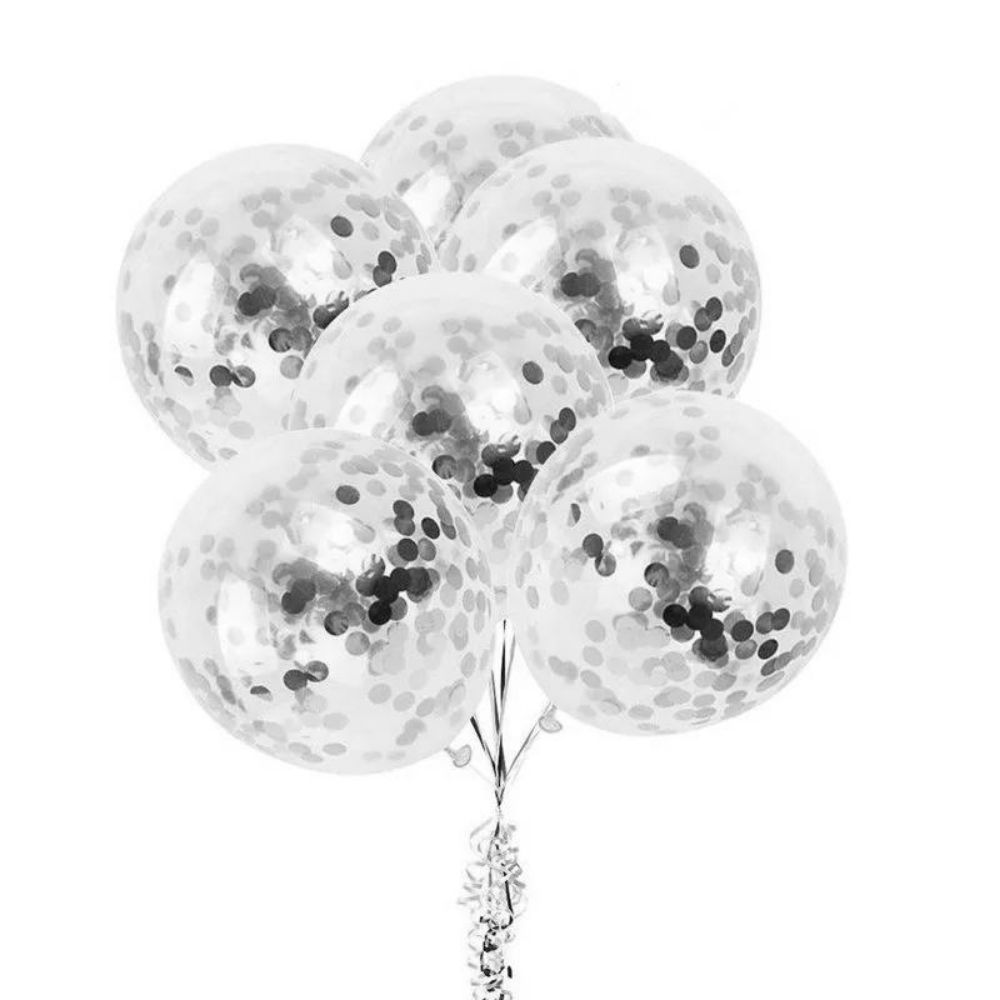 İçine gümüş konfeti pulu doldurulmuş şeffaf balon demeti: balon içi konfeti uygulamasının sonucu