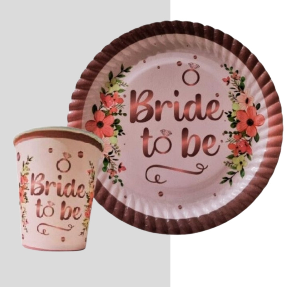 Çiçek desenli pembe zeminde Bride To Be yazılı karton tabak ve bardaktan oluşan sunum seti